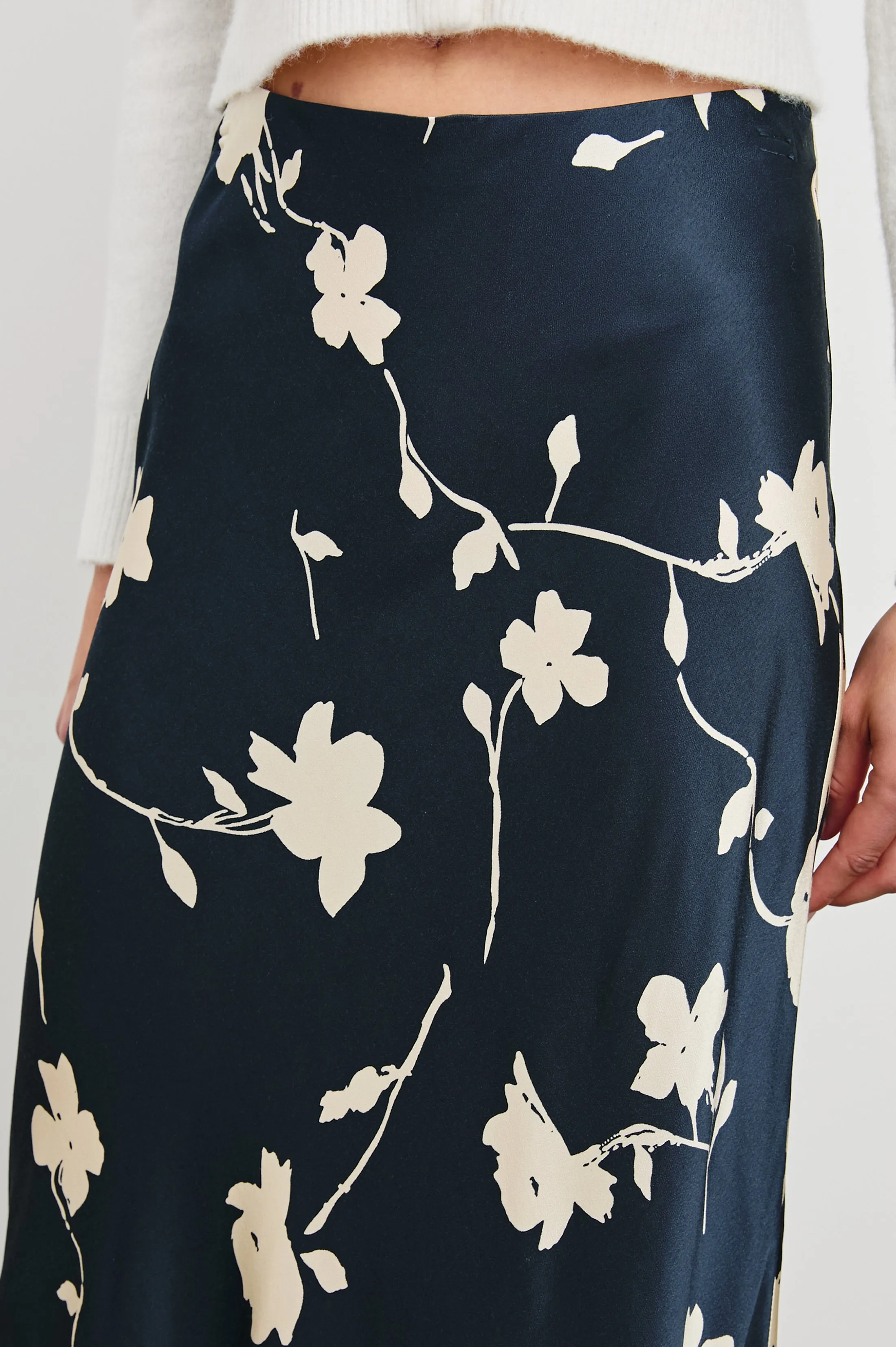 ROMINA SKIRT - MIDNIGHT ROSES Rails