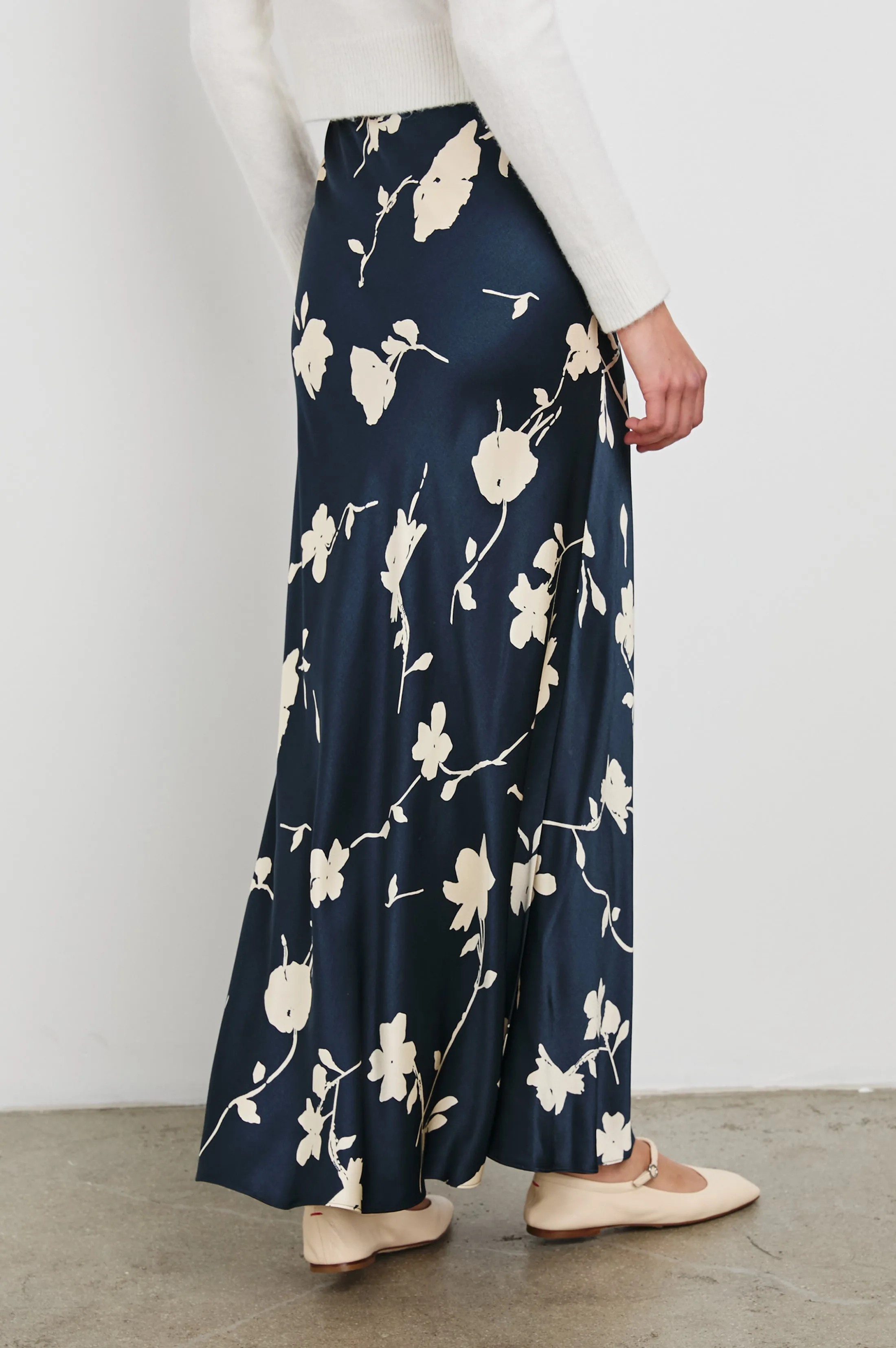 ROMINA SKIRT - MIDNIGHT ROSES Rails