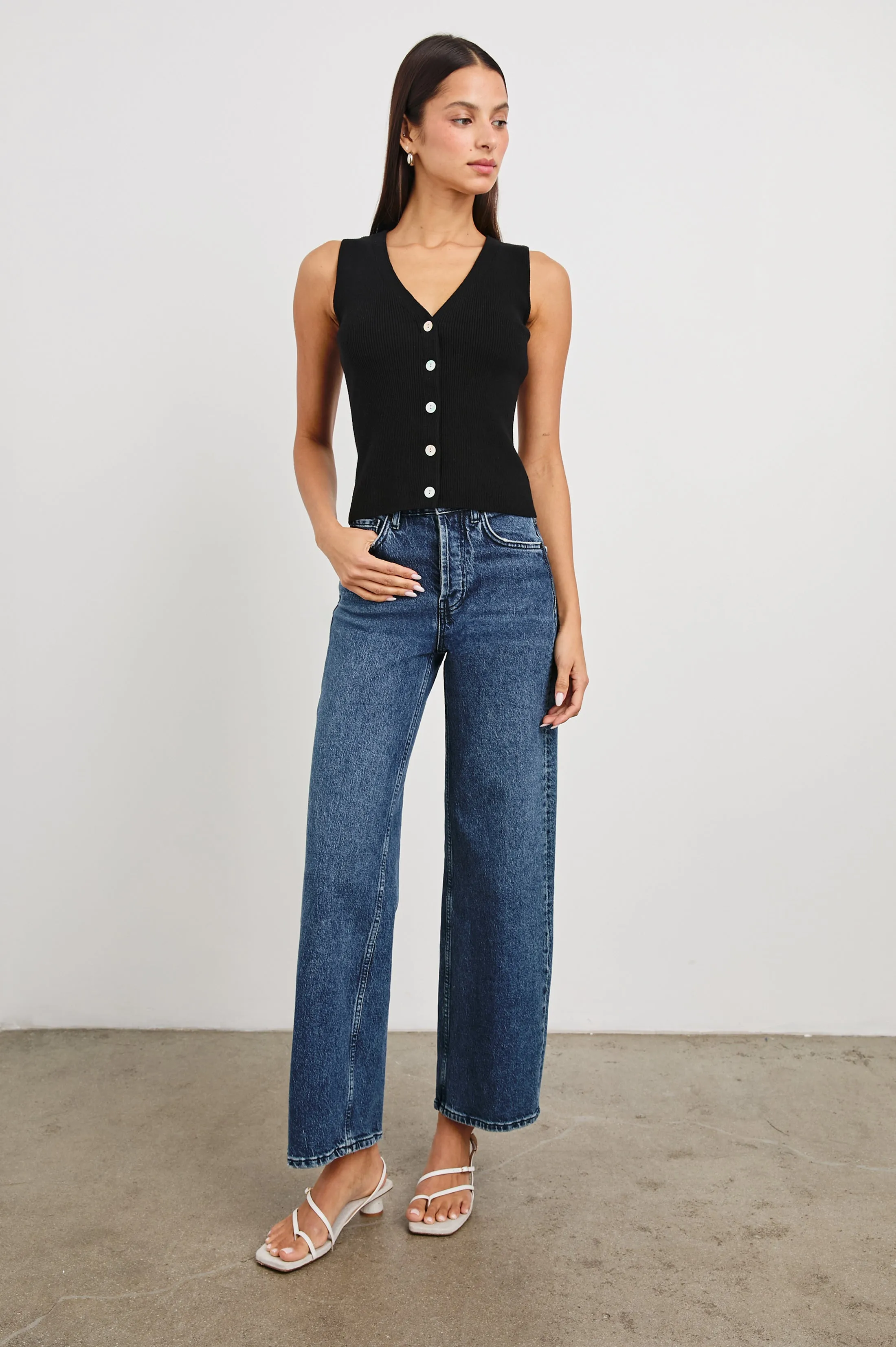 ROSA VEST - BLACK Rails