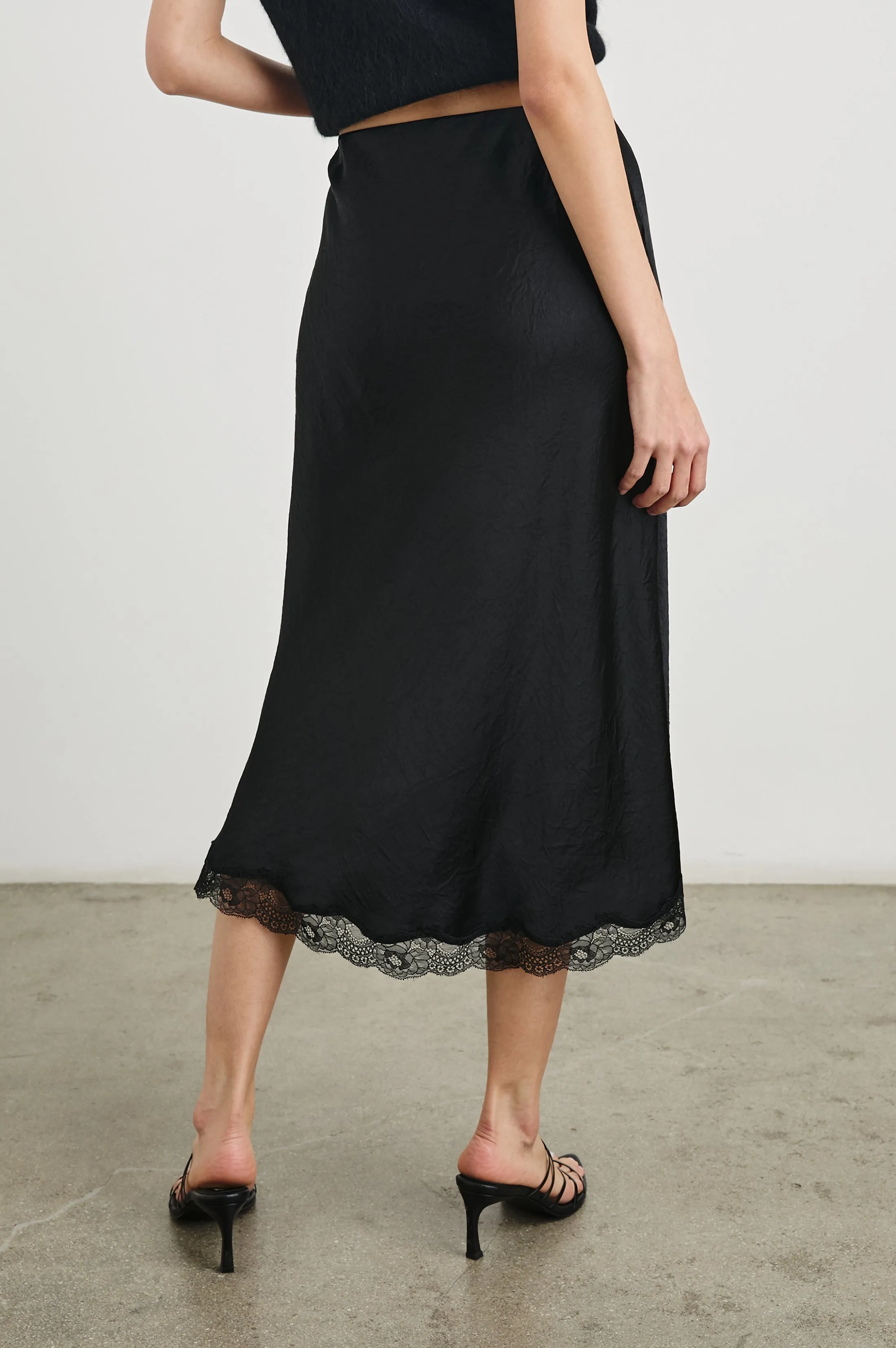 RYLAN SKIRT - BLACK CRINKLE Rails