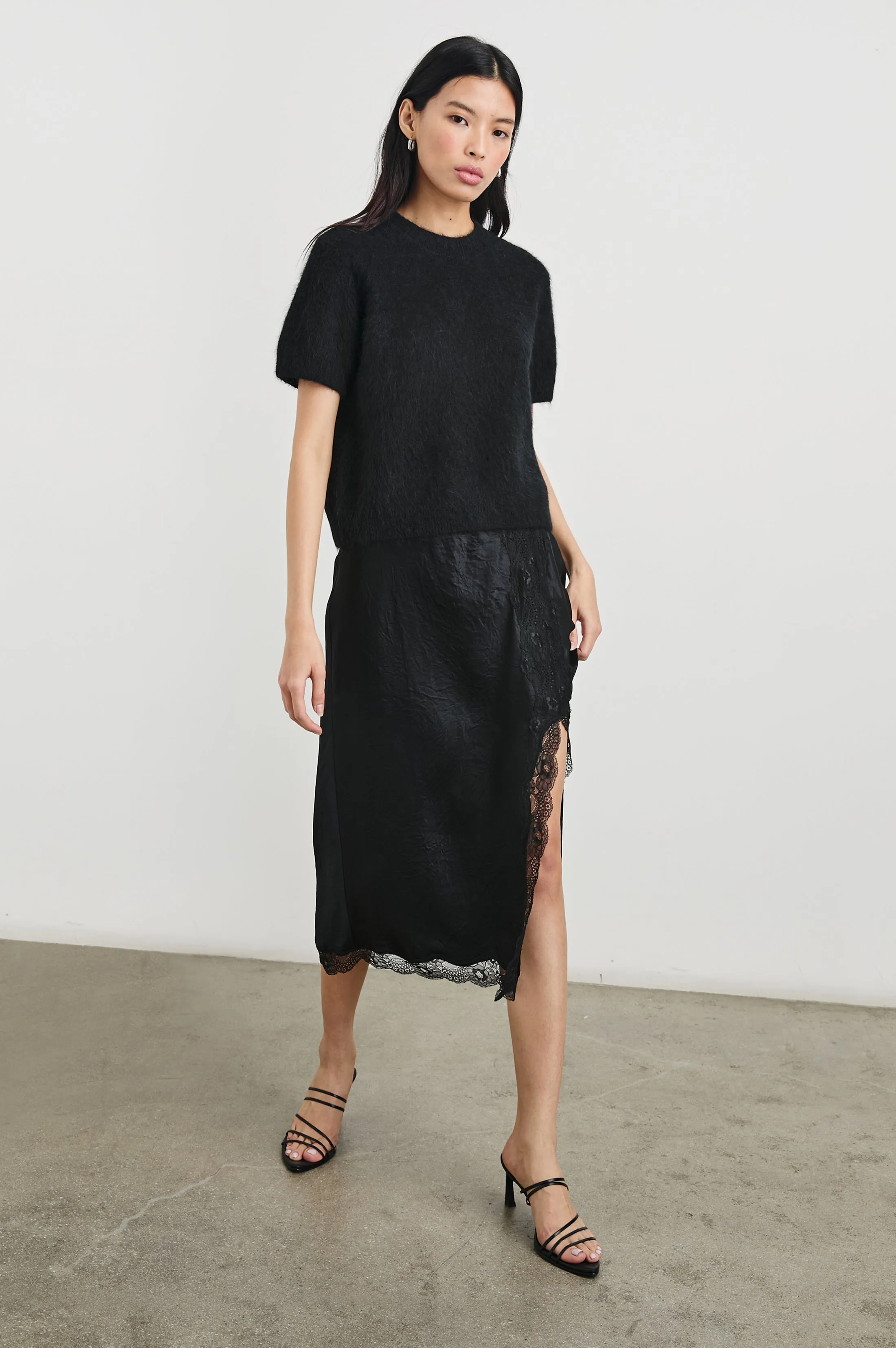 RYLAN SKIRT - BLACK CRINKLE Rails