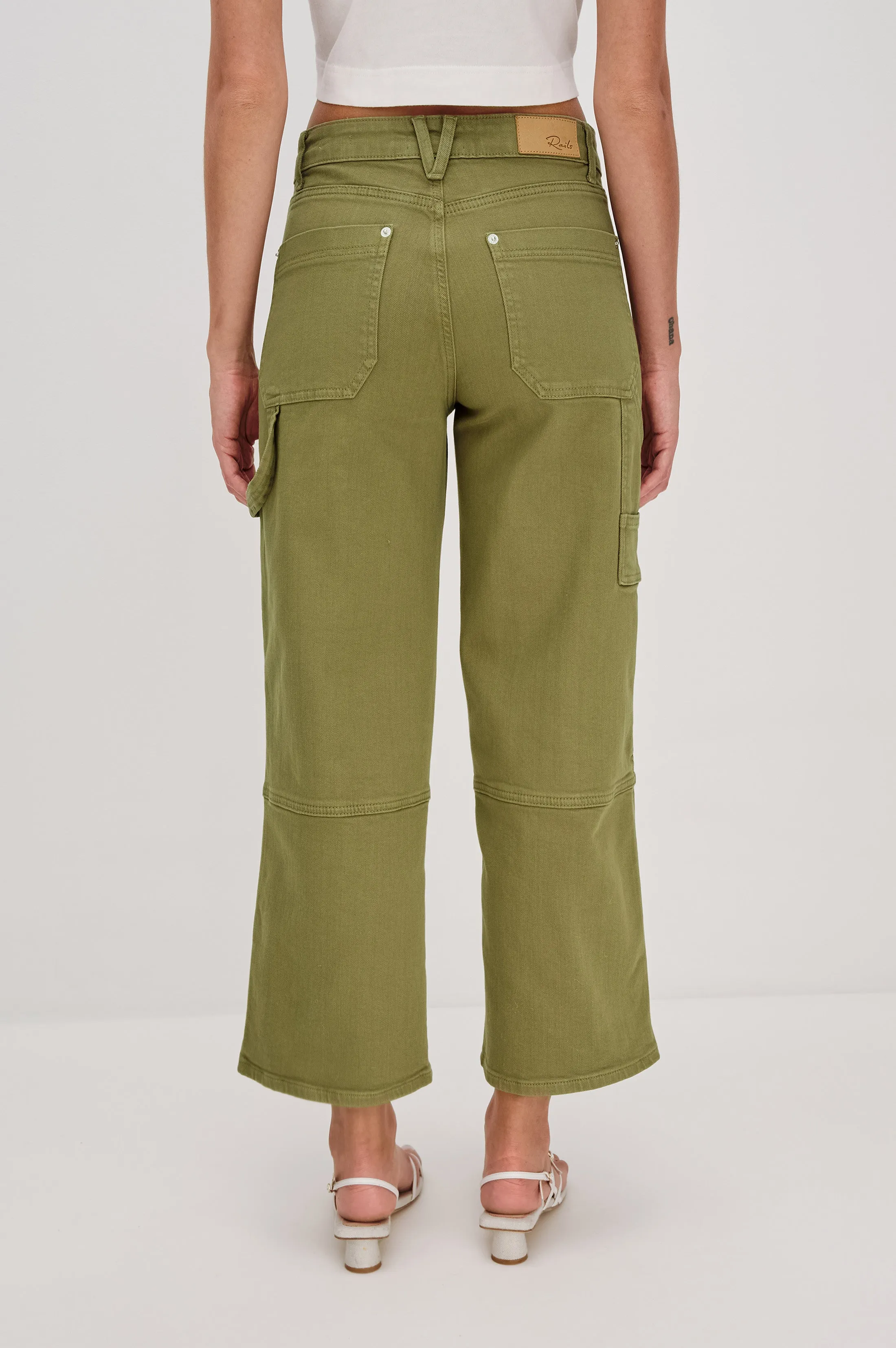 SILVERADO CARPENTER CROP - DARK OLIVE Rails