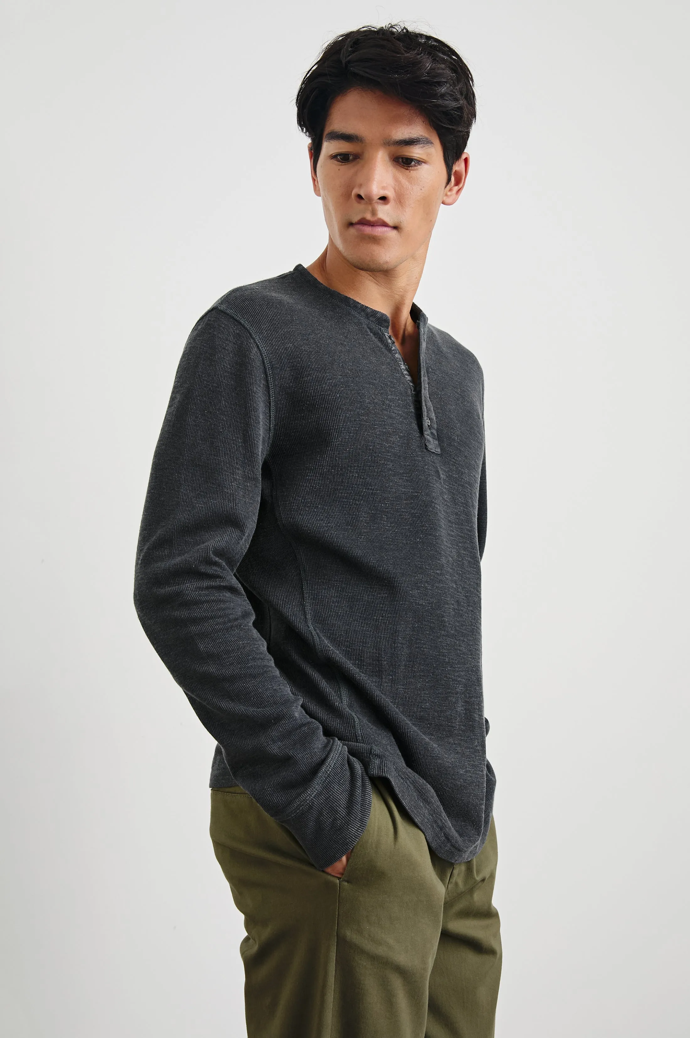 SOTO HENLEY - WASHED BLACK Rails