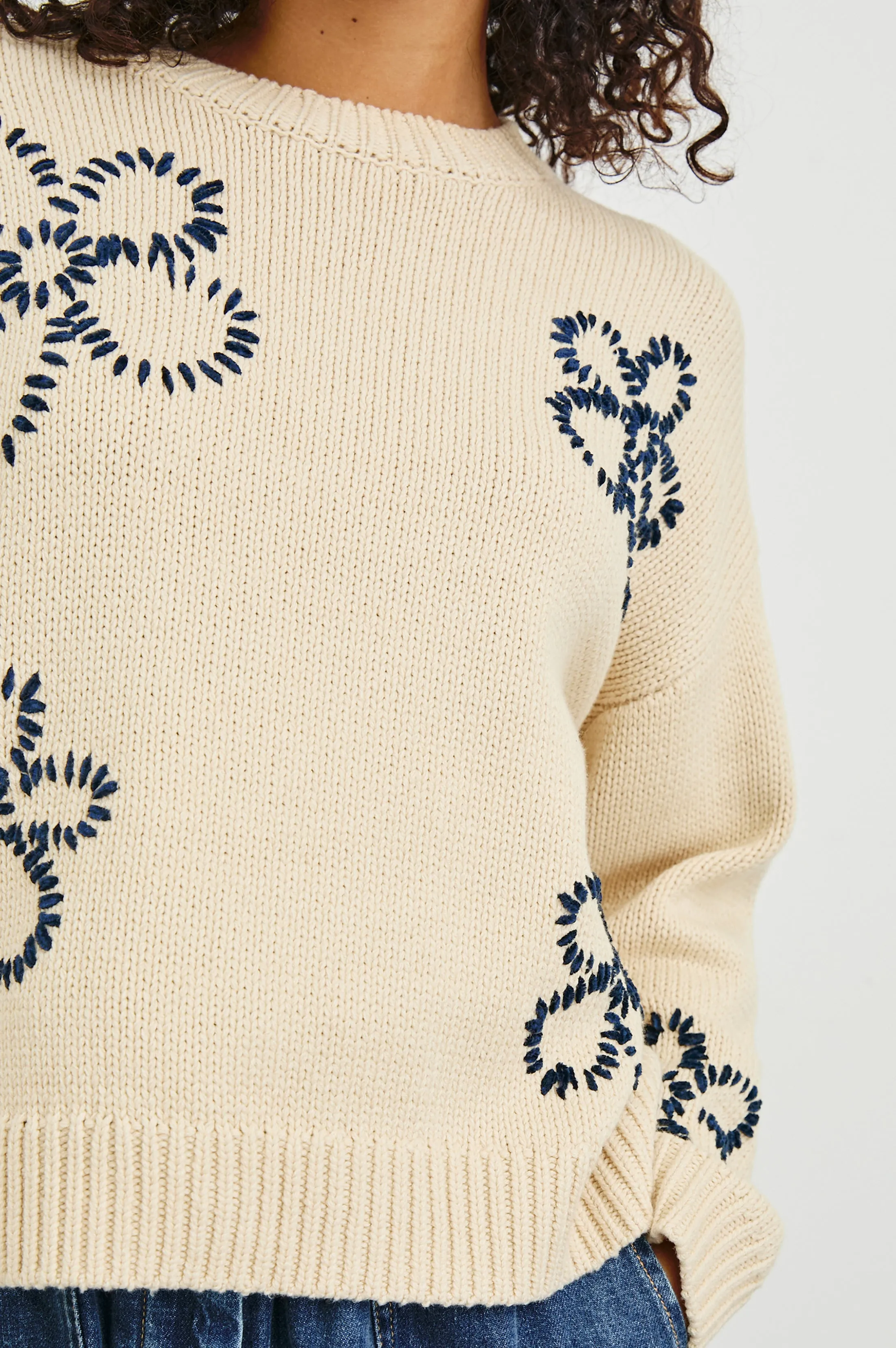 ZOEY SWEATER - IVORY NAVY STITCHED DAISIES Rails
