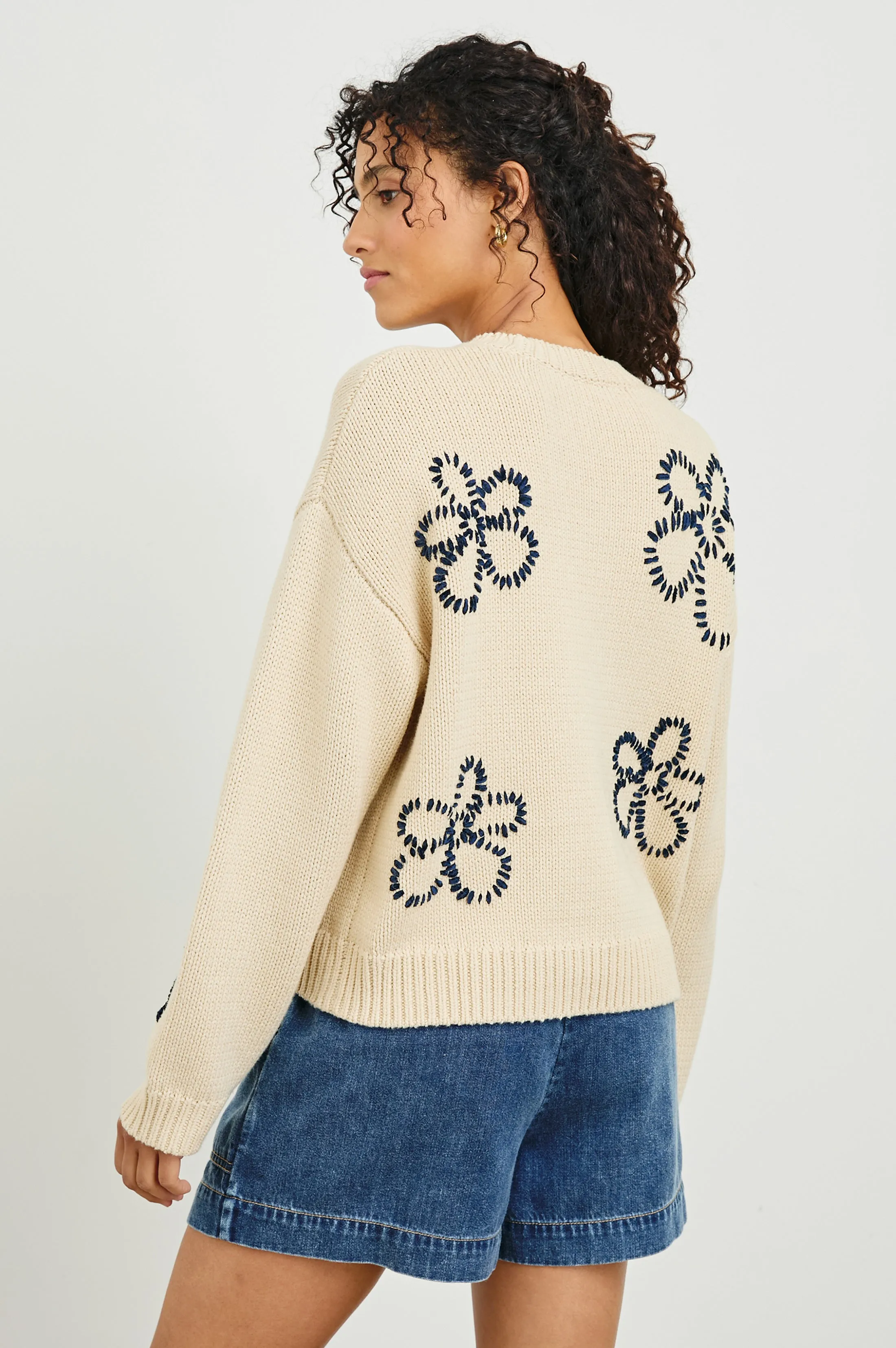 ZOEY SWEATER - IVORY NAVY STITCHED DAISIES Rails