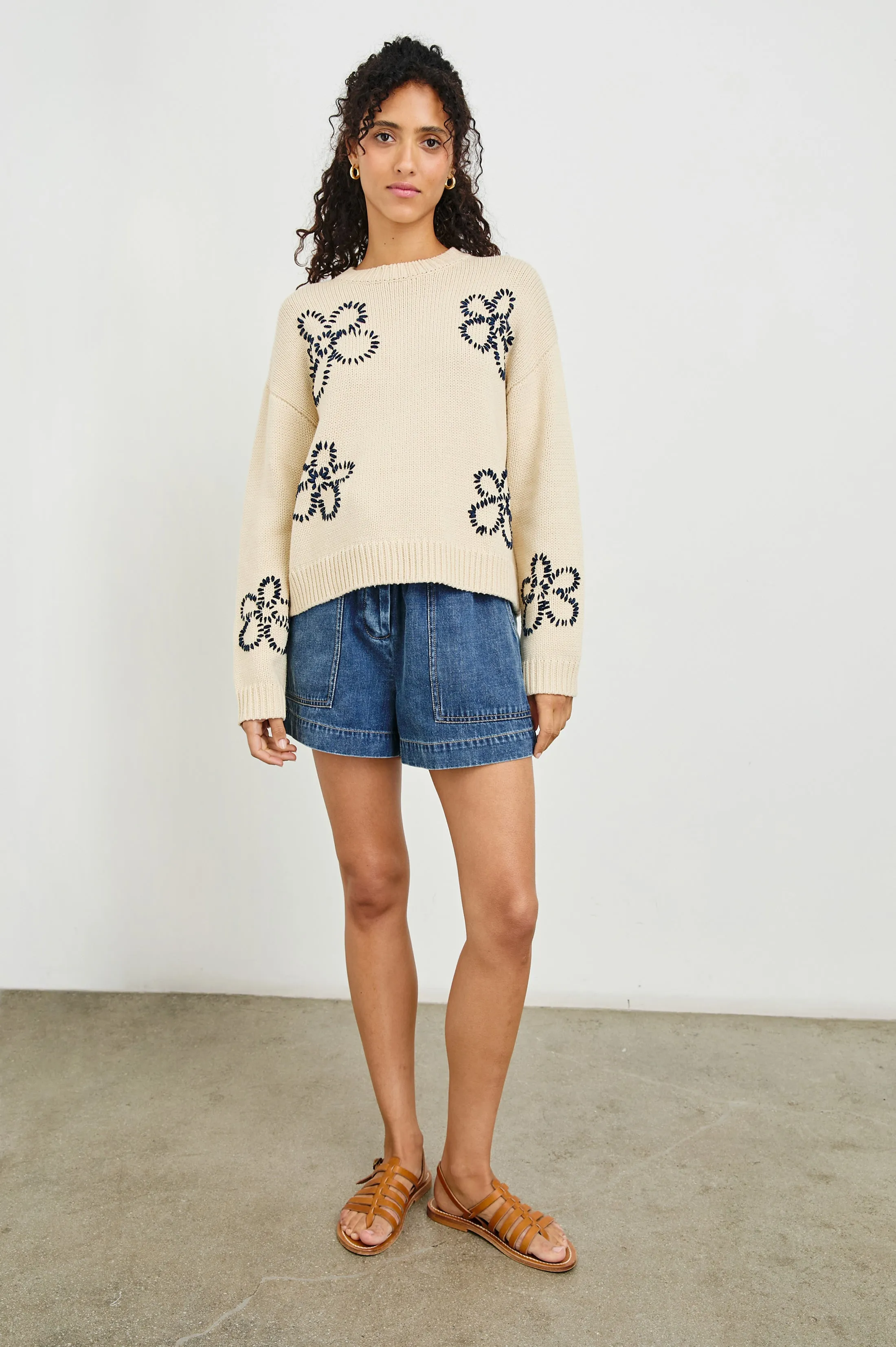 ZOEY SWEATER - IVORY NAVY STITCHED DAISIES Rails
