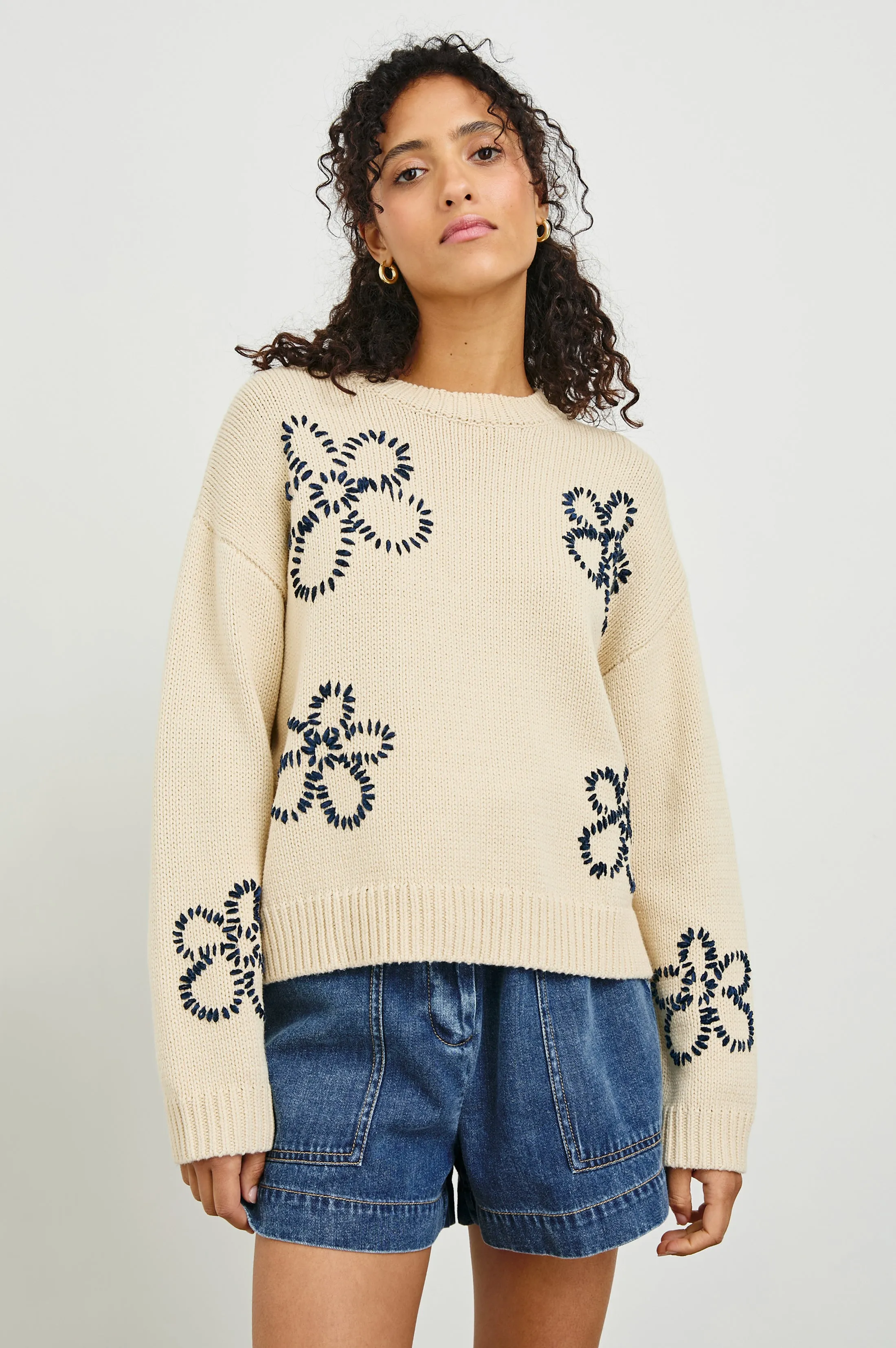 ZOEY SWEATER - IVORY NAVY STITCHED DAISIES Rails