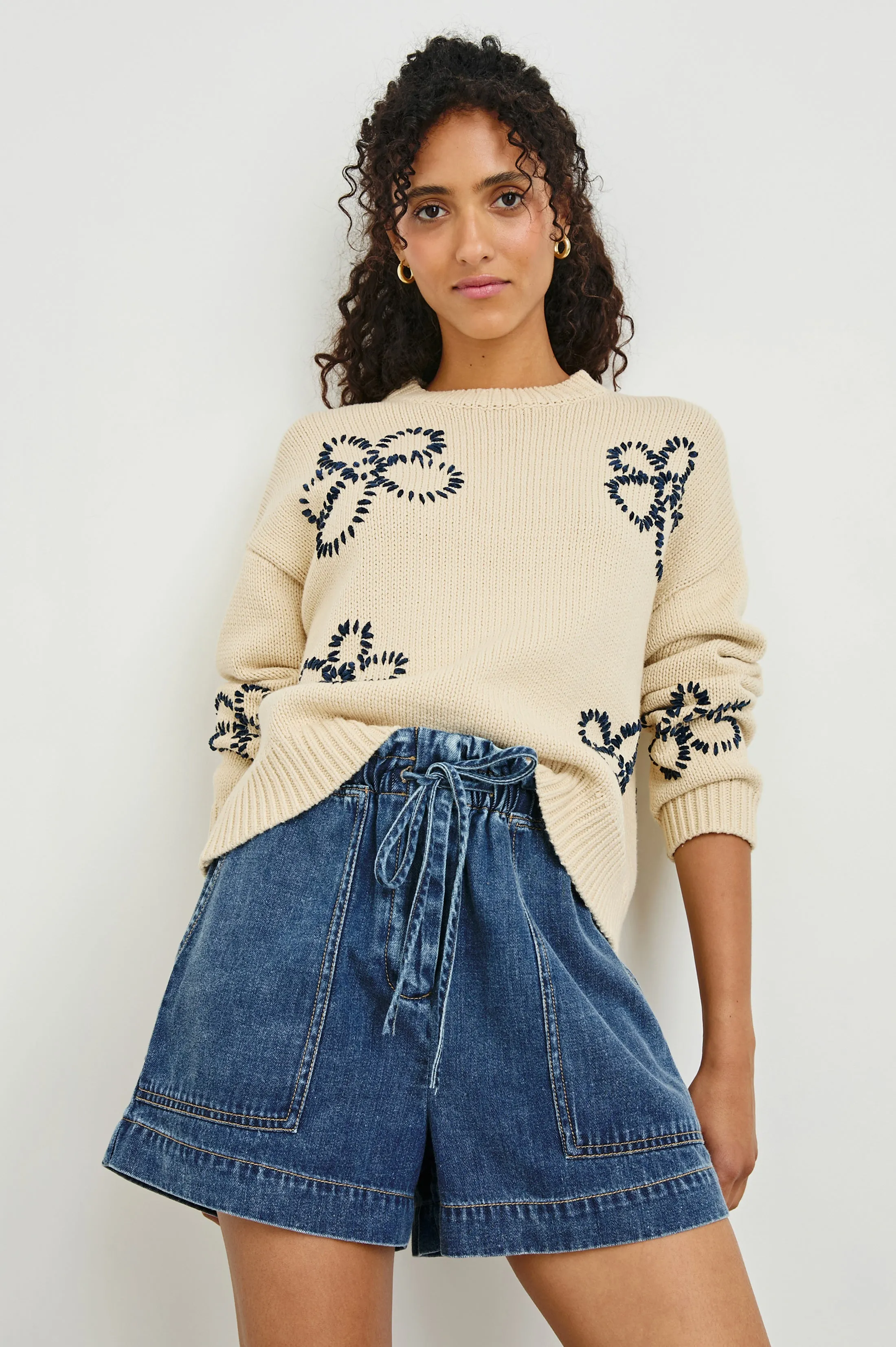 ZOEY SWEATER - IVORY NAVY STITCHED DAISIES Rails